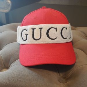 Bought this hat on poshmark too BIG for my head